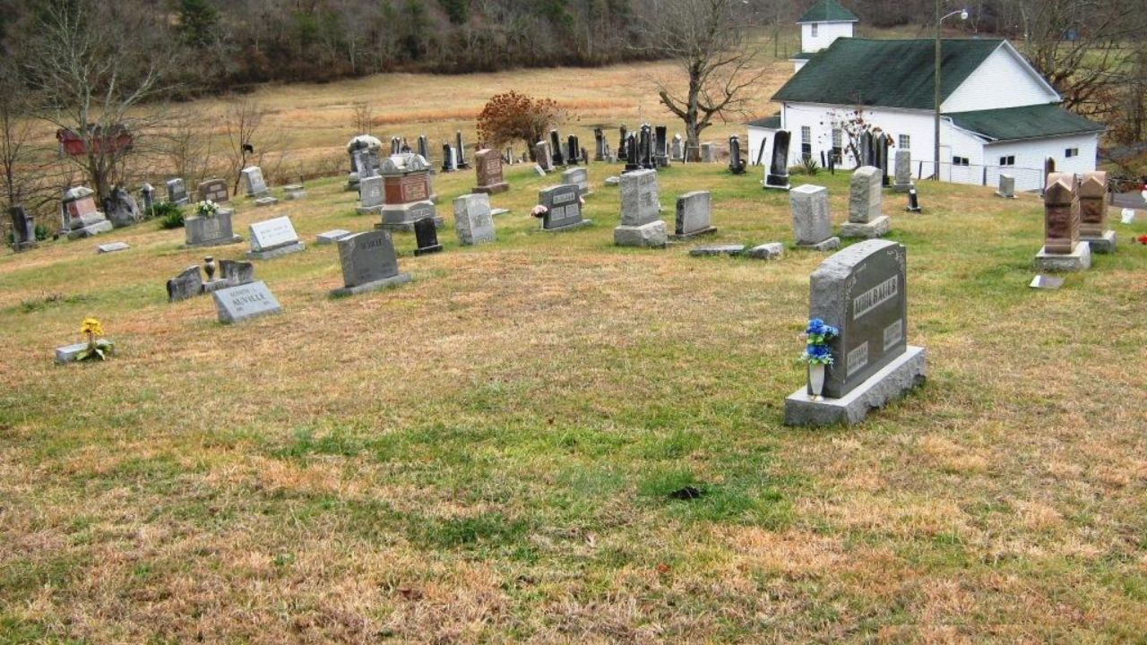 The Story Behind This Haunted Cemetery in West Virginia is Terrifying